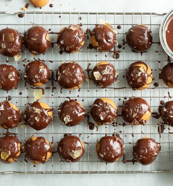 Kruidnoten met karamel-zeezout en chocolade