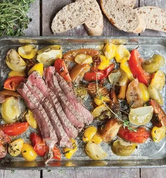 Gemarineerde biefstuk met geroosterde tomatensalade 