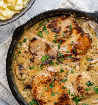 Karbonade in romige saus met aardappelpuree