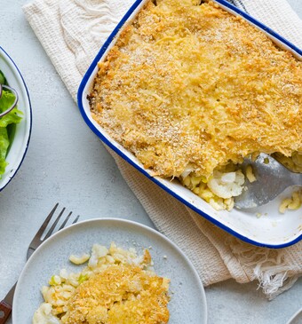 Macaronischotel met prei, jonge kaas en bloemkool