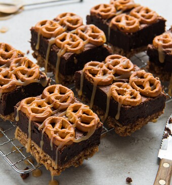 Pretzelbrownies met karamel