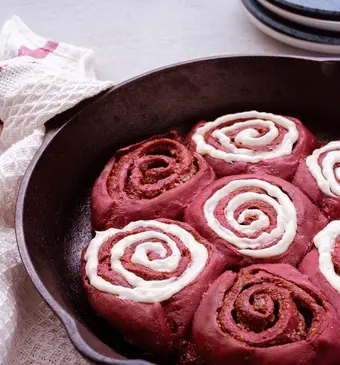 red velvet cinnamon rolls