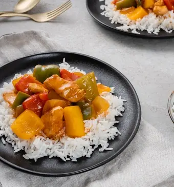 Zelfgemaakte chicken tonight met rijst