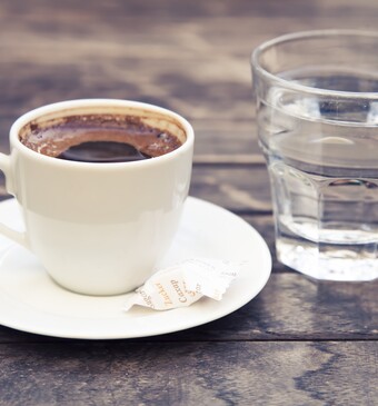 glas water koffie