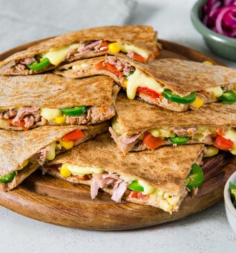 tuna melt quesedilla's met guacemole 