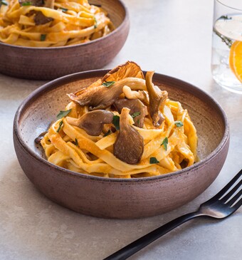 vegan pompoenpasta met cantharellen 