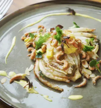 Geroosterde venkel met garnalen en mangosalsa
