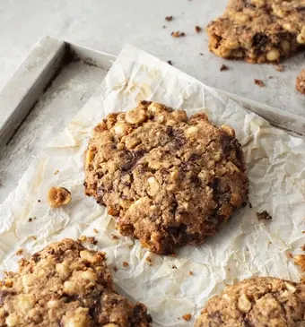 Robuuste speltkoeken met hazelnoot