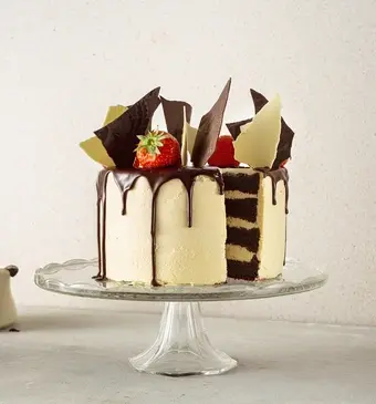 Chocolade dripcake met aardbeien