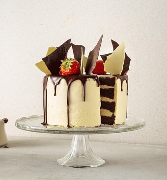 Chocolade dripcake met aardbeien