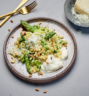 Macaroni met romige bieslook-groentesaus