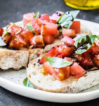 Italiaanse voorgerechten: bruschetta