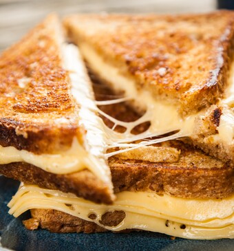 franse tosti gekarameliseerde ui