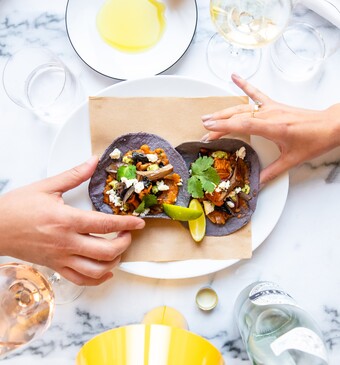 Paddenstoelen taco’s met poblano crema en queso fresco