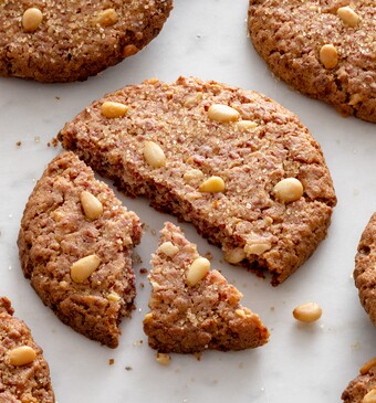 Aardbeienkoekjes met pijnboompitten