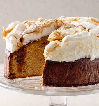 Maple-baconcake met gezoutenkaramel-meringueswirl