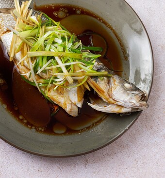 Gestoomde zeebaars met gember