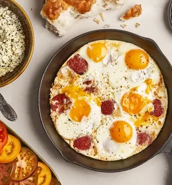 Turkse omelet sucuk