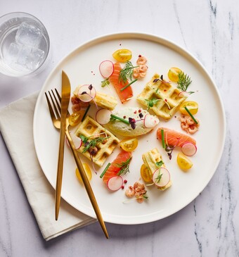 Kruidenwafel met gerookte zalm 