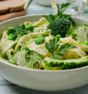 Tagliatelle met champignonsaus en rucolapesto