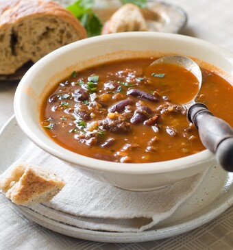 Bruine bonensoep