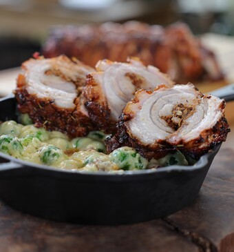 BBQStreet Winterse porchetta met spruitjesgratin