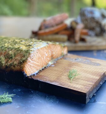 BBQStreet Zalm met gravad lax-saus en groentefrietjes