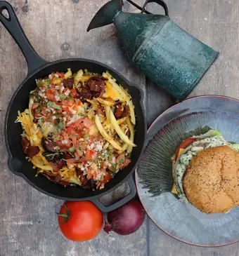 BBQStreet Cheeseburger van bbq met loaded fries