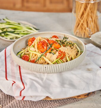 Snel met Miljuschka Spaghetti met gekonfijte tomaat en parmezaan-crunch 