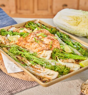Snel met Miljuschka: Frisse start Traybake met zalm 