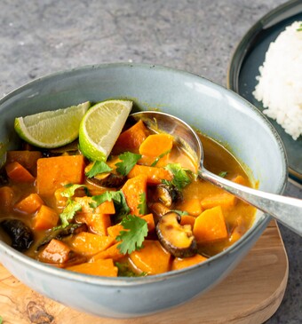 gele curry met zoete aardappel