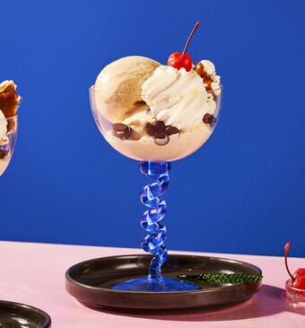 Pindakaasijs met popcorn brittle 