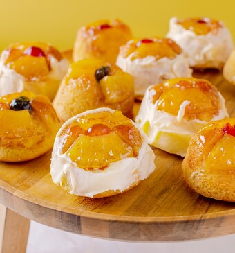 Upside down pineapple cupcakes 