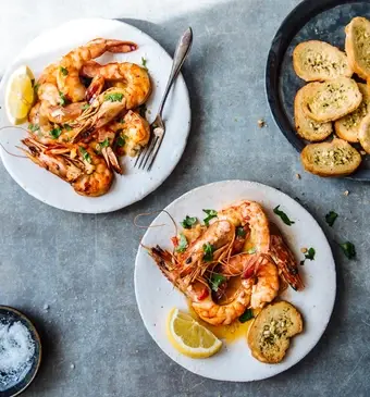 Gamba's met knoflookbrood