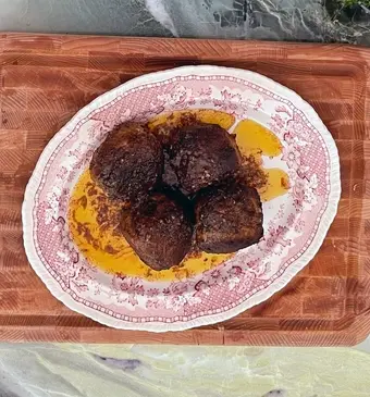 gehaktballen op een bord