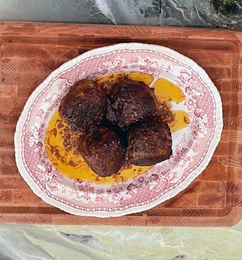 gehaktballen op een bord