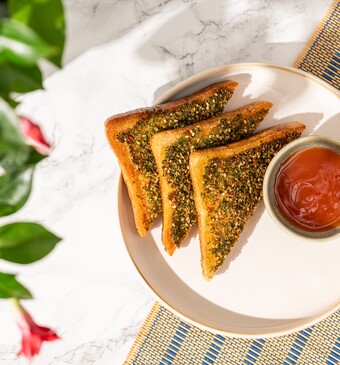 Shrimp toast met furikake
