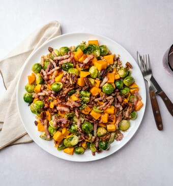 Orzo met herfstgroenten en spek uit het programma Lekker Snel.