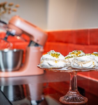 mini-pavlova's in een keuken