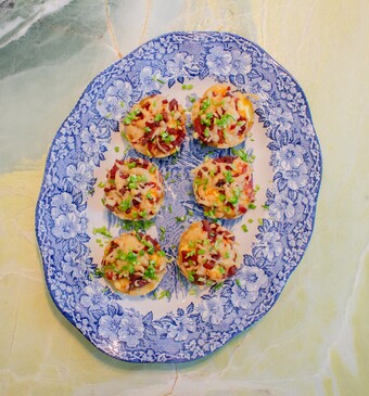 Gevulde smashed potatoes van Bibi's Bijgerechten.