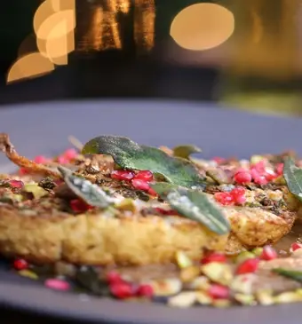 Bloemkoolsteak uit het programma Miljuschka Masterclass Kersteditie.
