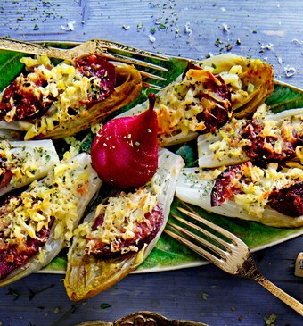 Gegratineerde witlof met stoofpeer en gruyère 
