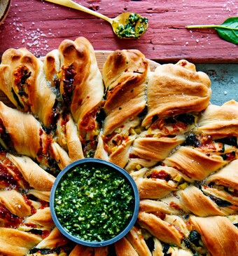 Gevuld sterbrood met spek, spinazie, rösti en mozzarella