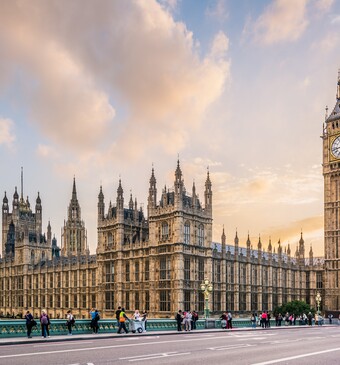 Een foto van Londen waar de Big Ben te zien is.