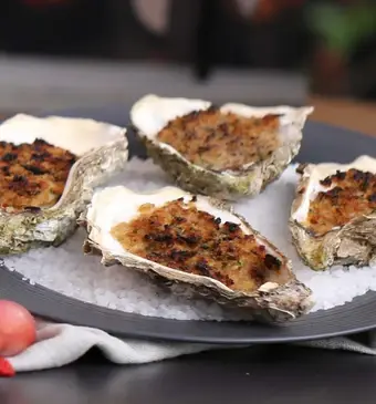 Gegratineerde oesters uit het programma Miljuschka Masterclass Kersteditie.