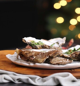 Oesters met een pittige vinaigrette uit het programma Miljuschka Masterclass Kersteditie.