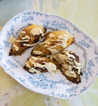 Geroosterde spitskool met caesardressing