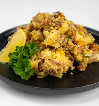 Smashed aardappelsalade van de BBQ 