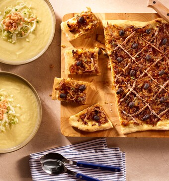 Provençaalse uientaart met aardappelpreisoep