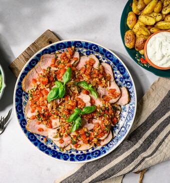 Kalfsrosbief met tomatensalsa